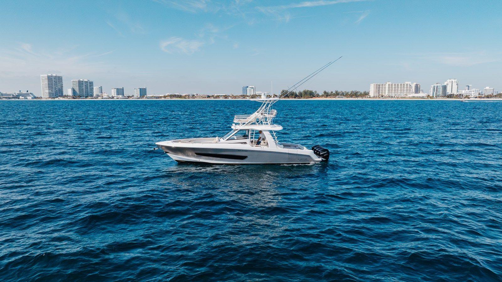 best yacht sales deals Boston Whaler 420 Outrage 2017