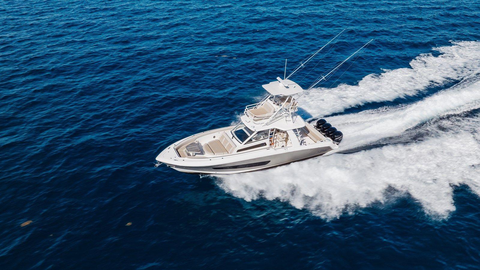 Boston Whaler 420 Outrage 42 yacht sale