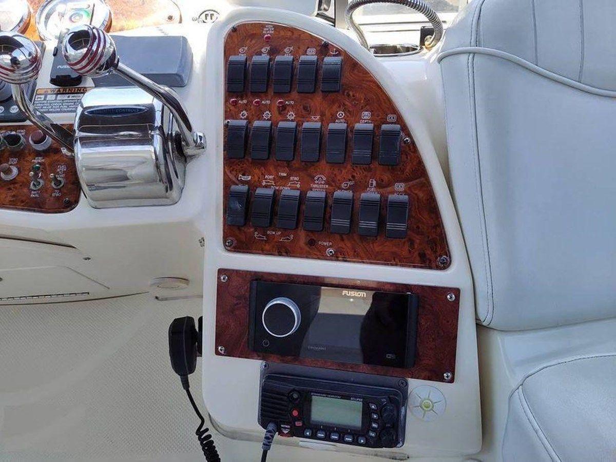 Купить яхту ELEGANT LADY 2004 в Shestakov Yacht Sales