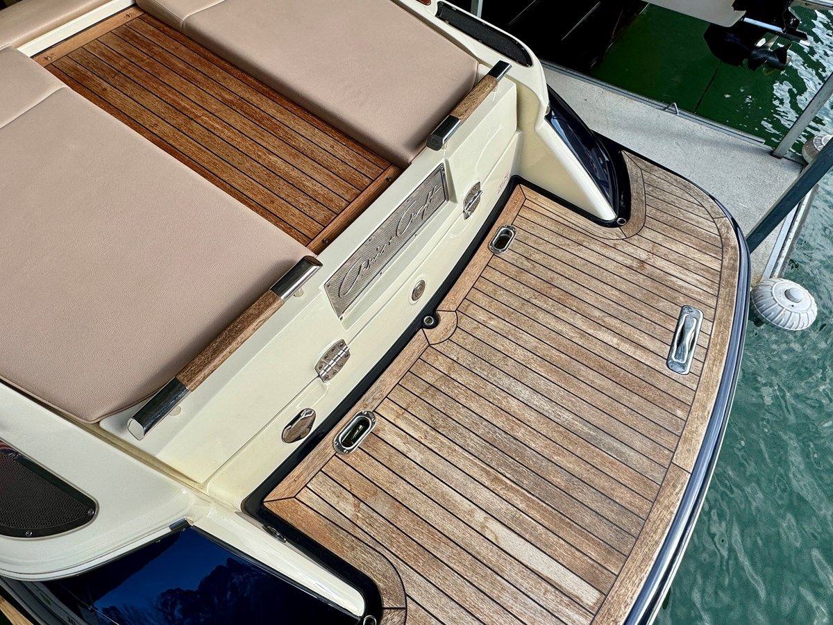 the best price on 018 Chris-Craft Launch 27 Heritage Trim Edition Surf 26