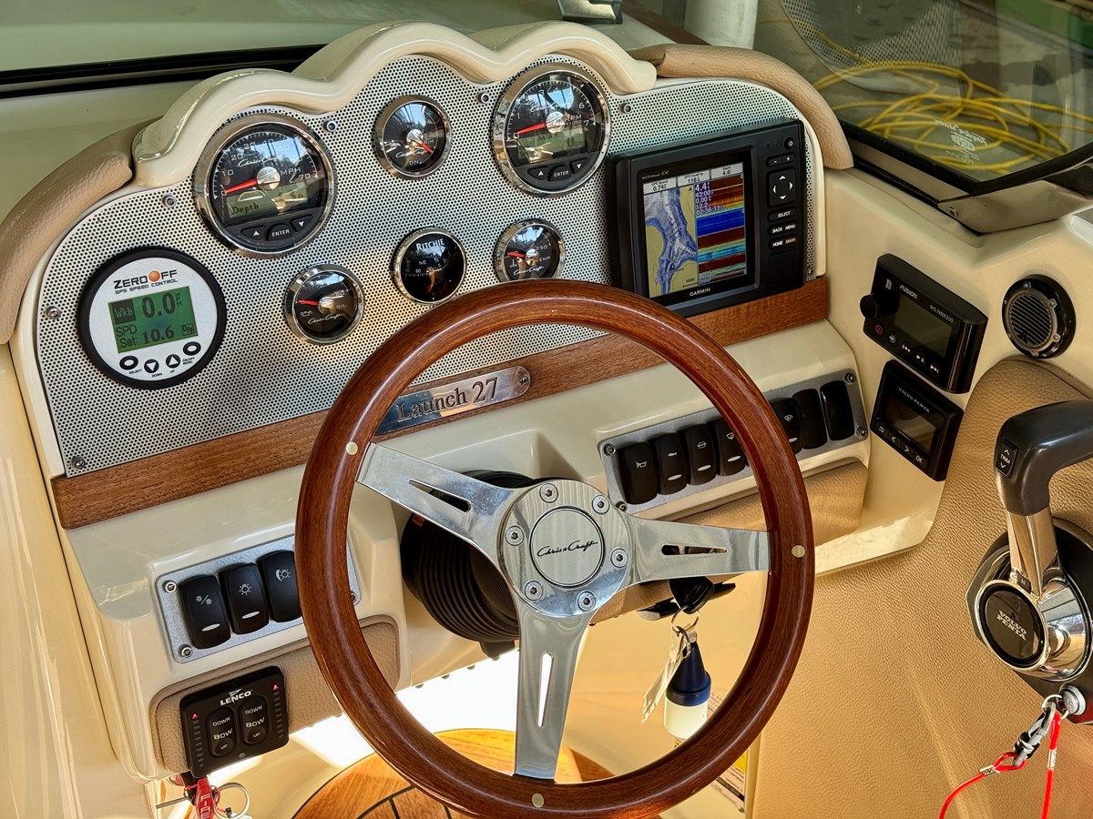 Buy a 018 Chris-Craft Launch 27 Heritage Trim Edition Surf 26 at Shestakov Yacht Sales