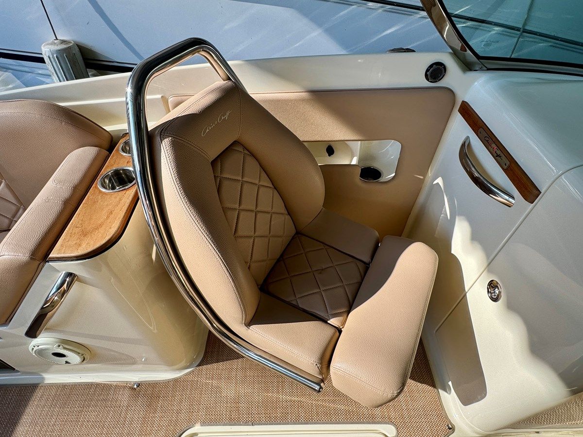 Buy a 018 Chris-Craft Launch 27 Heritage Trim Edition Surf at Shestakov Yacht Sales