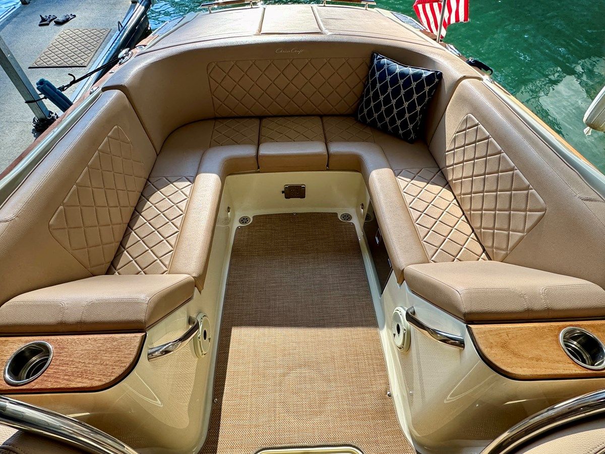 best yacht sales deals 018 Chris-Craft Launch 27 Heritage Trim Edition Surf 2018