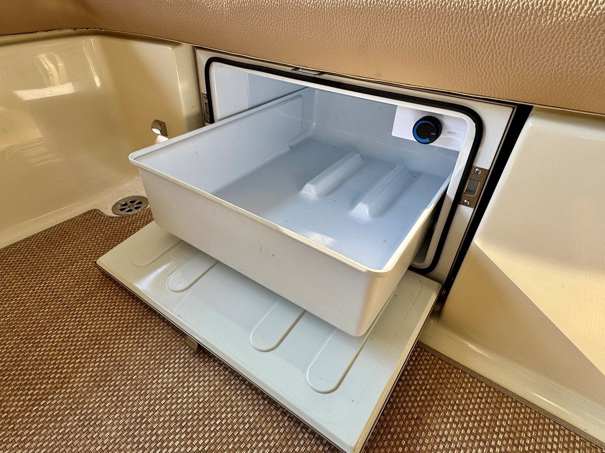 best yacht sales deals 018 Chris-Craft Launch 27 Heritage Trim Edition Surf 2018