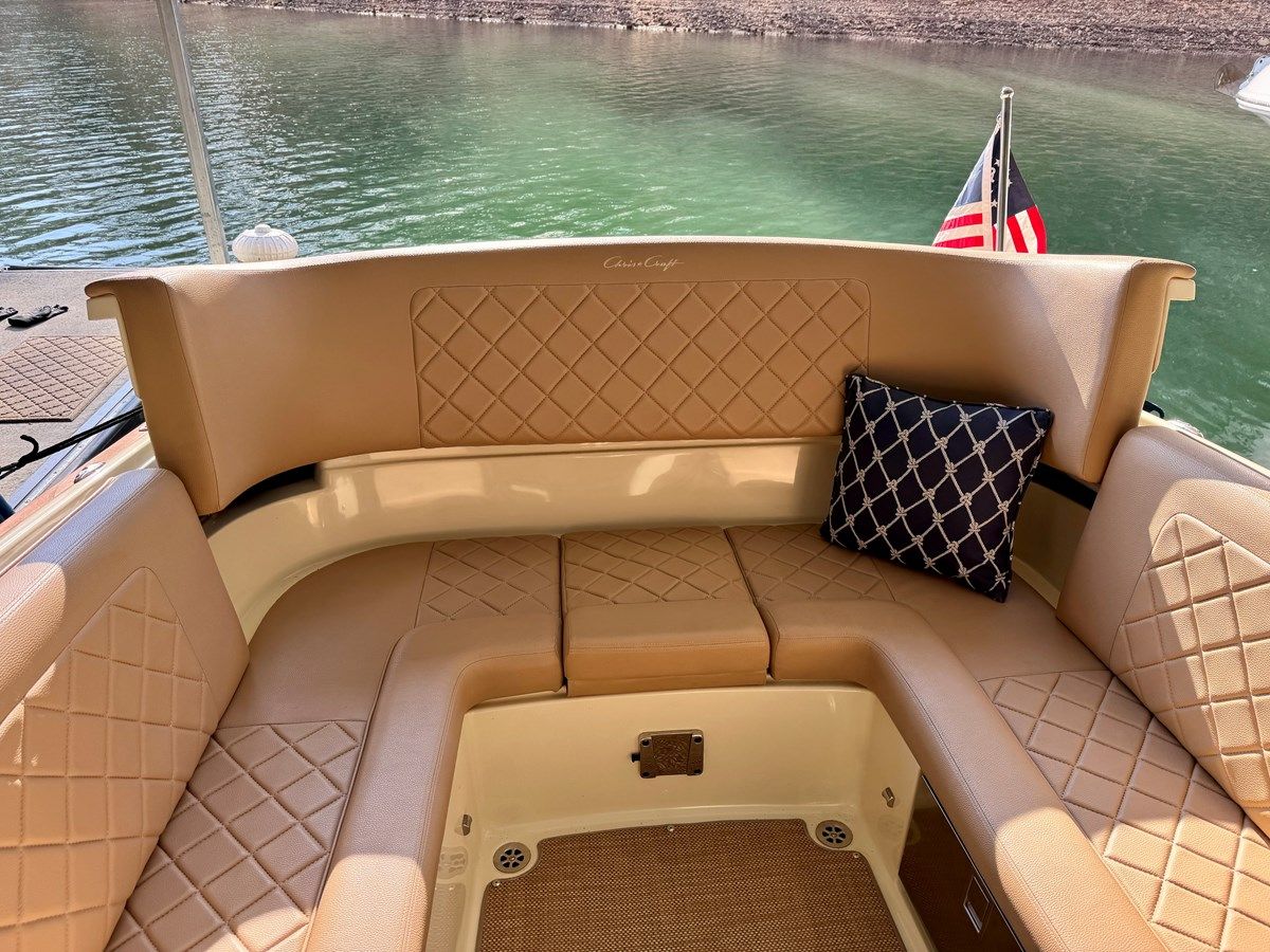 best yacht sales deals 018 Chris-Craft Launch 27 Heritage Trim Edition Surf