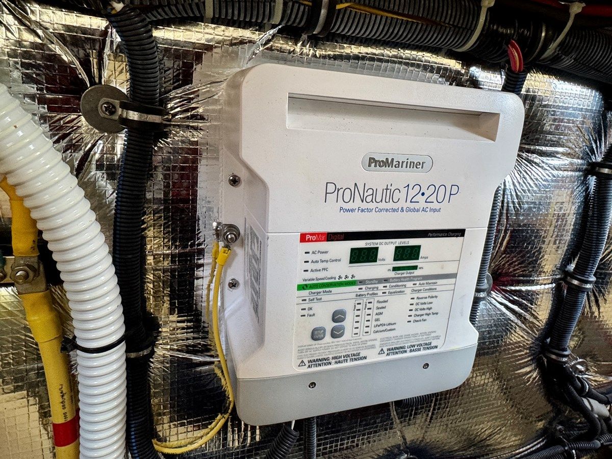 the best price on 018 Chris-Craft Launch 27 Heritage Trim Edition Surf Launch 27 Wake Surf Heritage Trim Edition