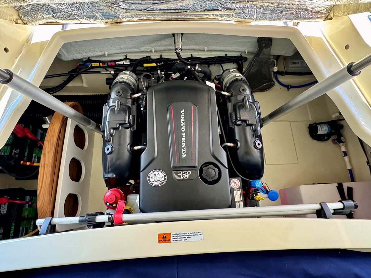 Buy a 018 Chris-Craft Launch 27 Heritage Trim Edition Surf - CHRIS-CRAFT at Shestakov Yacht Sales