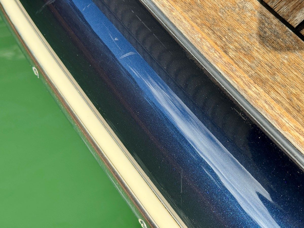 the best price on 018 Chris-Craft Launch 27 Heritage Trim Edition Surf - CHRIS-CRAFT