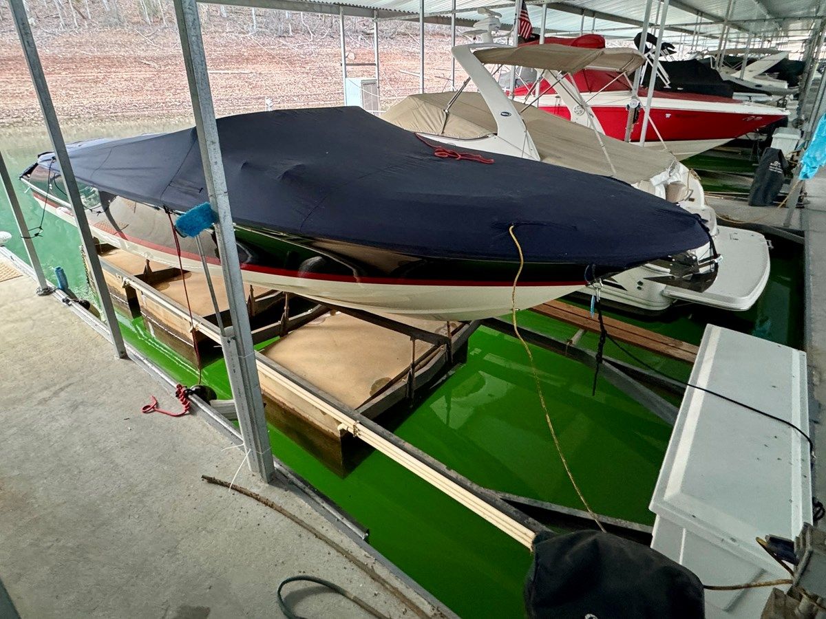 Buy a 018 Chris-Craft Launch 27 Heritage Trim Edition Surf at Shestakov Yacht Sales