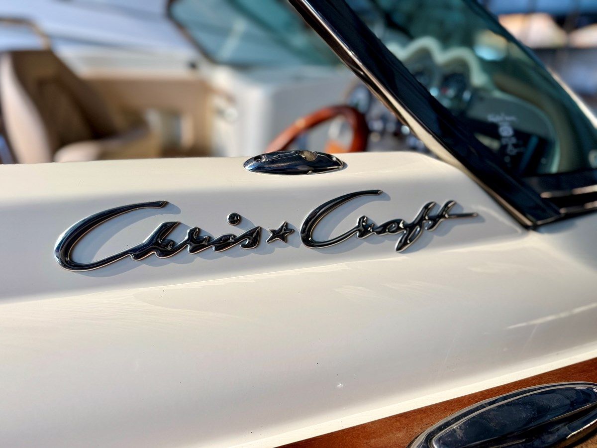 Buy a 018 Chris-Craft Launch 27 Heritage Trim Edition Surf 2018 at Shestakov Yacht Sales