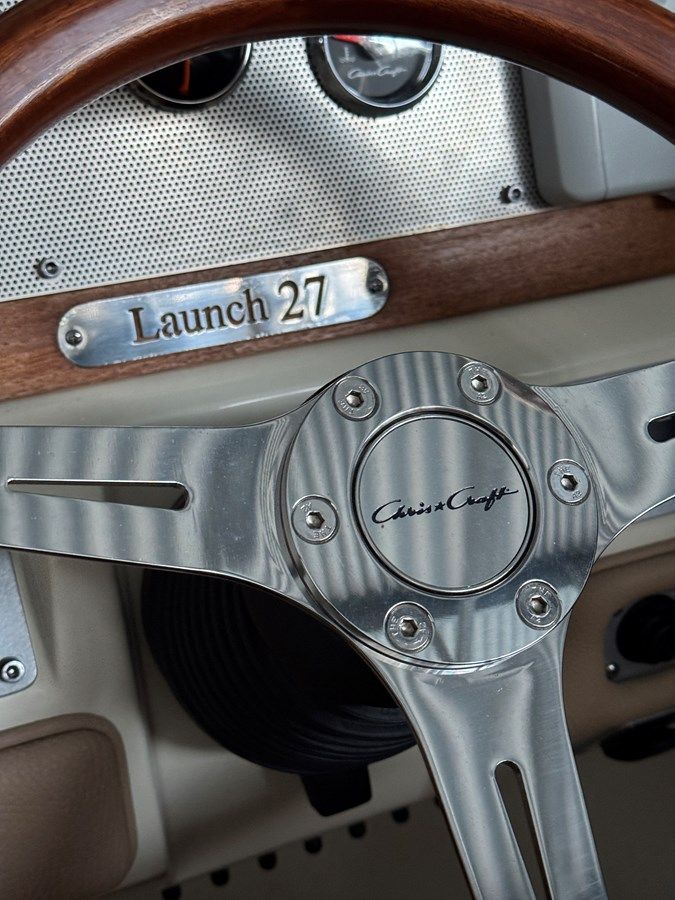 the best price on 018 Chris-Craft Launch 27 Heritage Trim Edition Surf 26