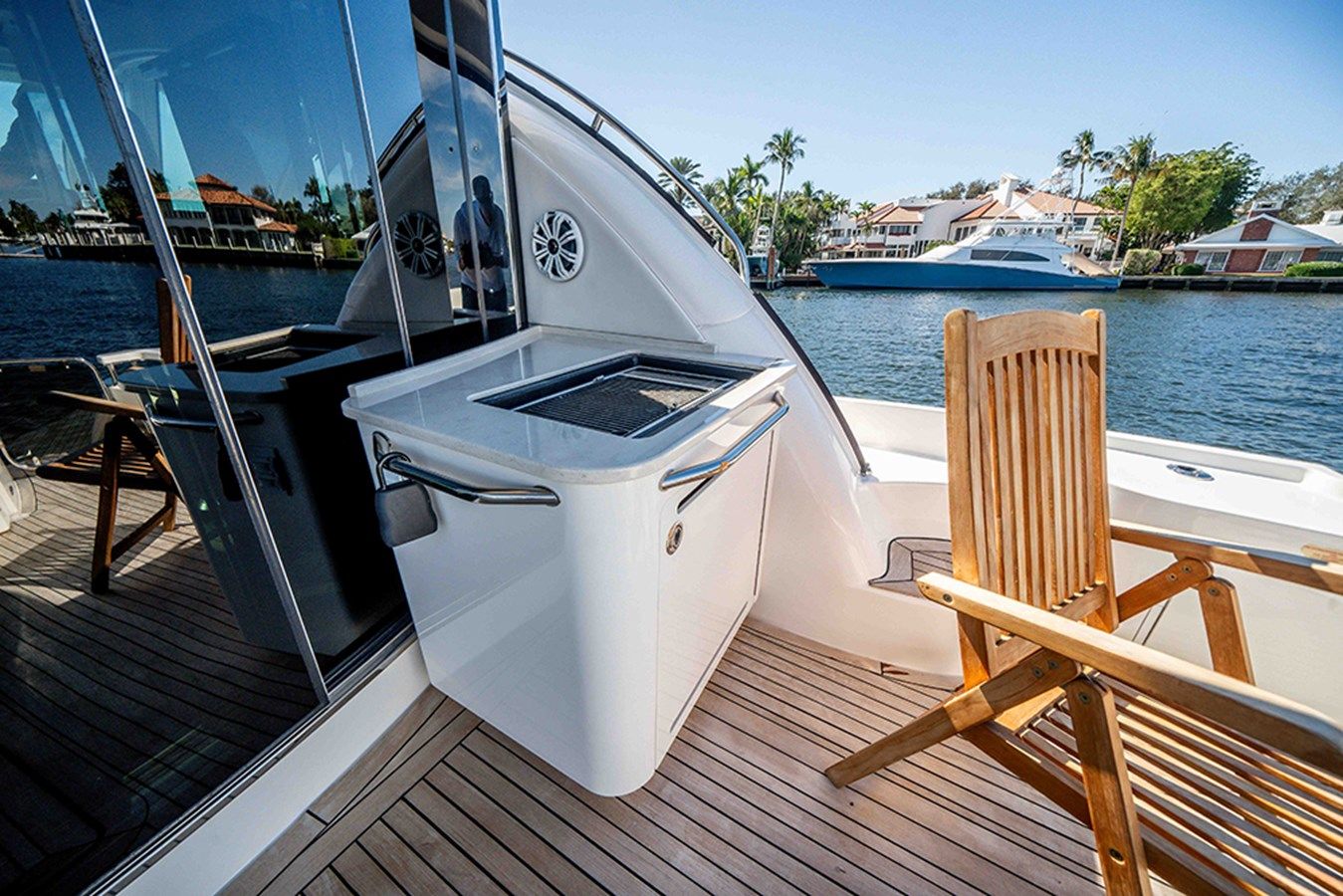 Buy a yacht RECON ROYALE 610 Sundancer