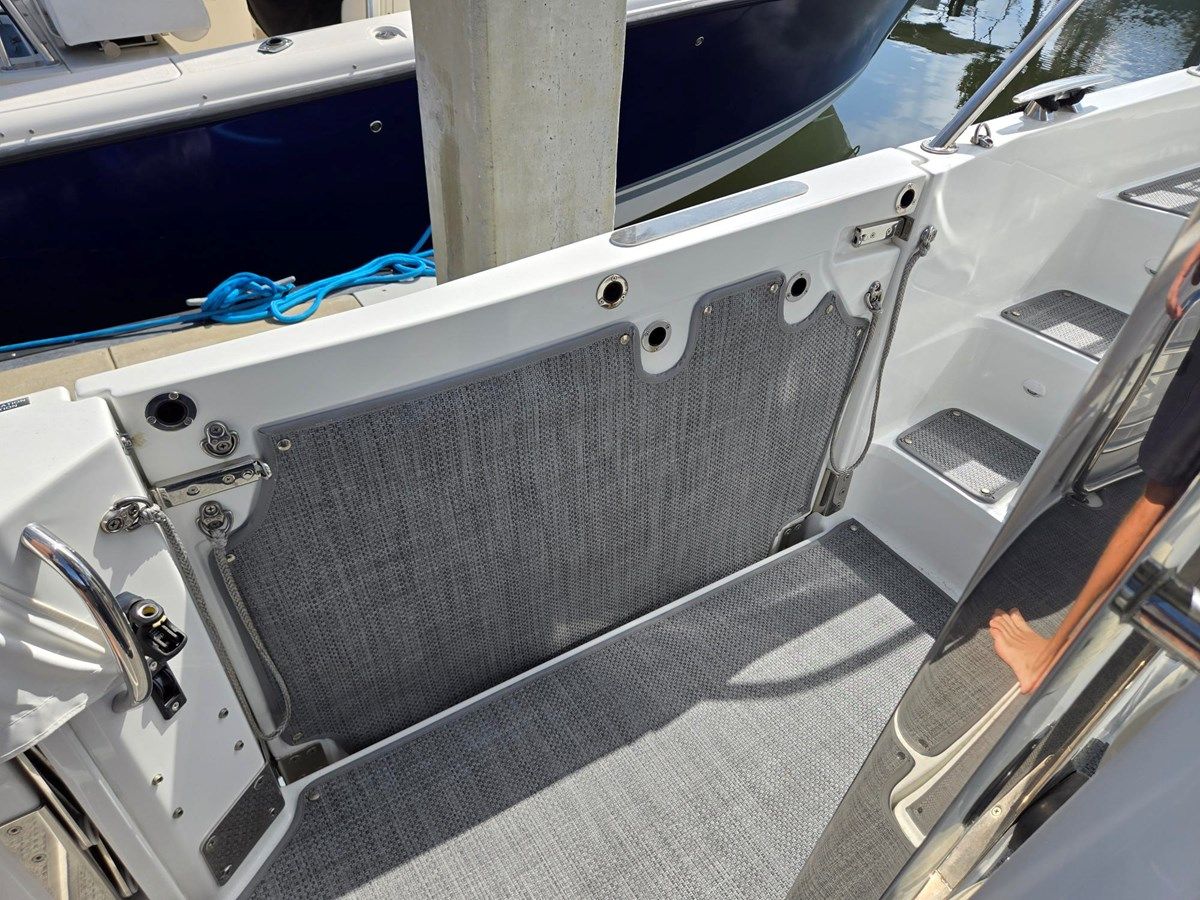 best yacht sales deals 2022 LEADER 10.5WA S2 35