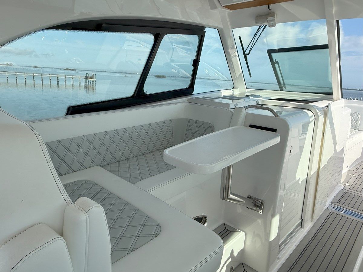 Купить яхту Motivated 33 в Shestakov Yacht Sales