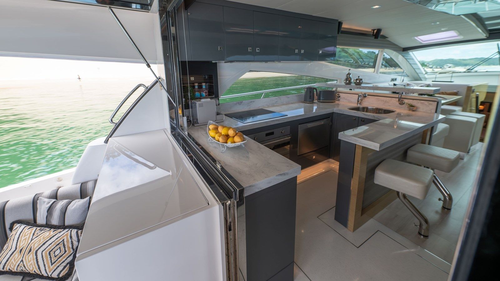 MAGNUM - Horizon Yachts price