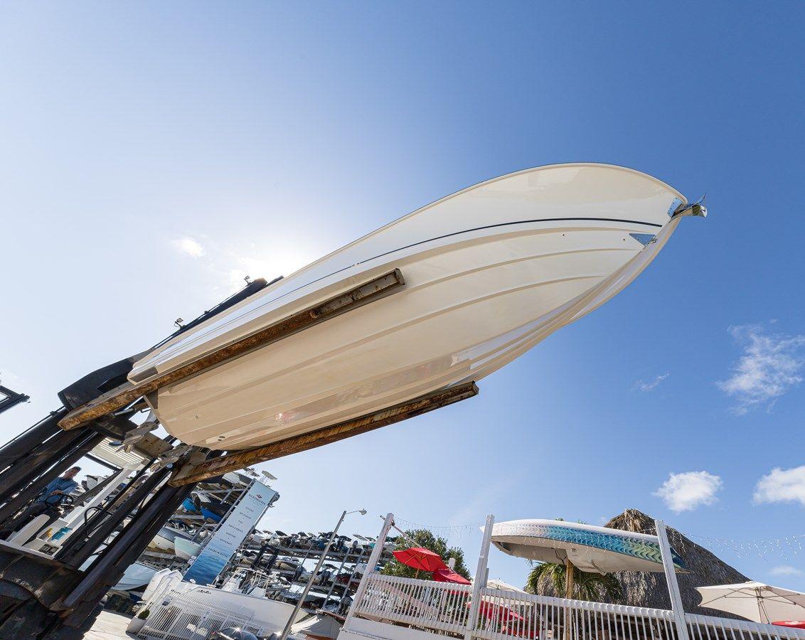 Boston Whaler 330 Outrage 33