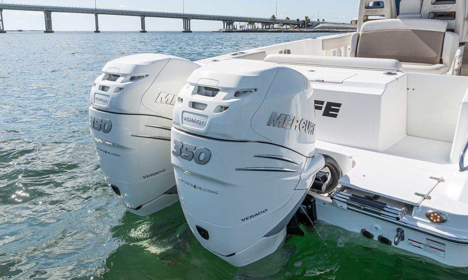 Купить Boston Whaler 330 Outrage 330 Outrage