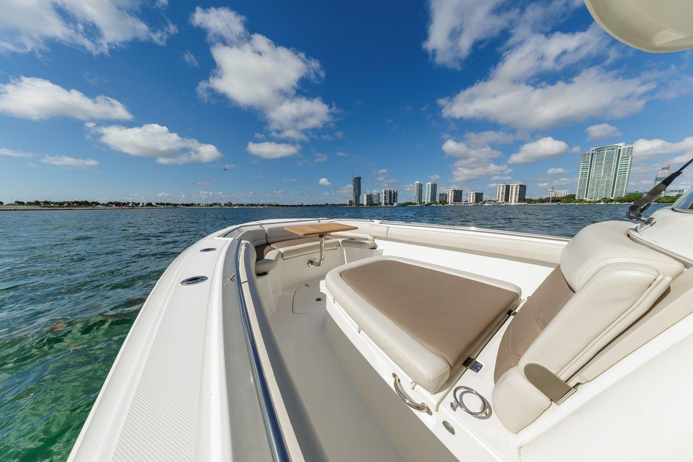 Купить Boston Whaler 330 Outrage 2018