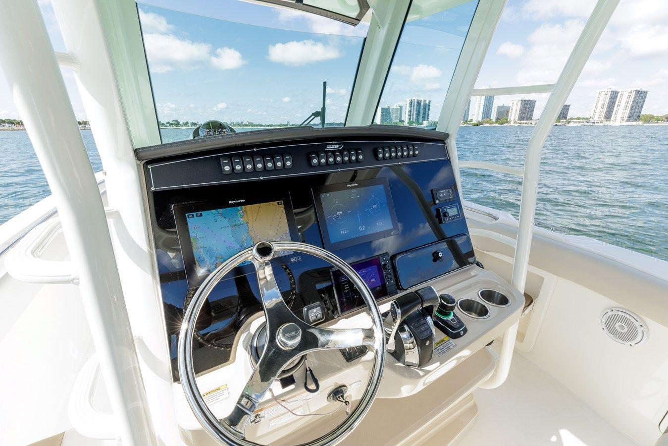 Лучшая цена на Boston Whaler 330 Outrage - Boston Whaler