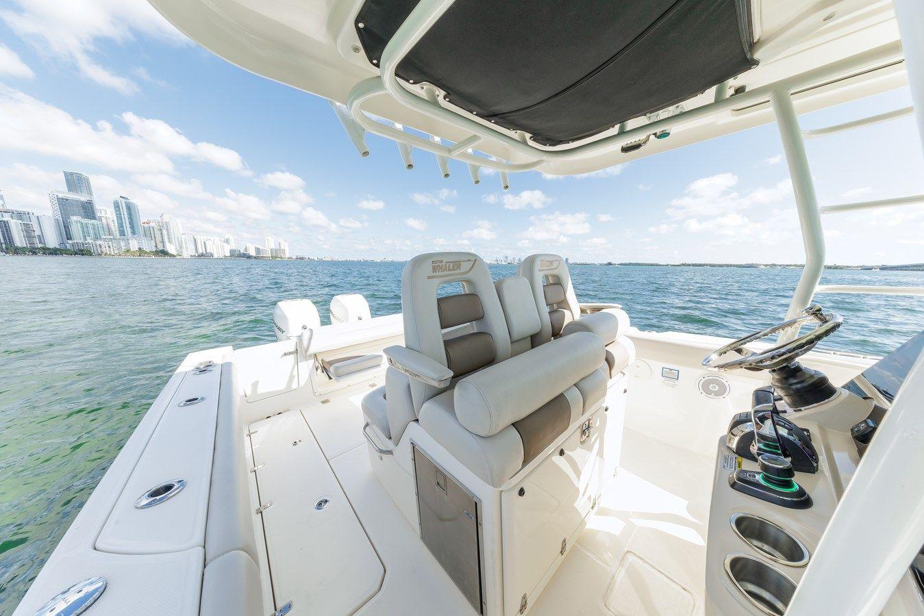 Купить яхту Boston Whaler 330 Outrage 330 Outrage в Shestakov Yacht Sales