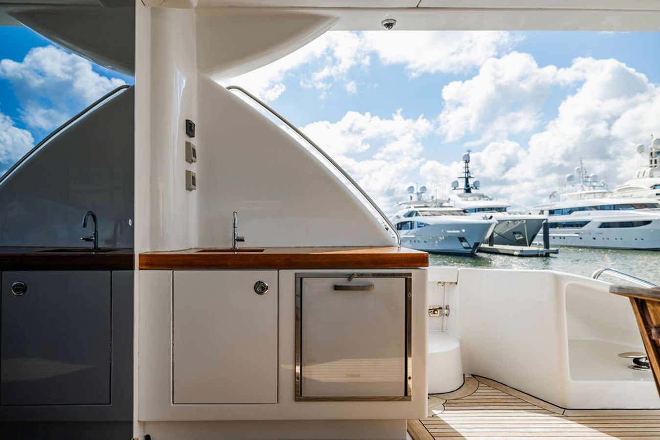 H2ome - Hatteras yacht sale