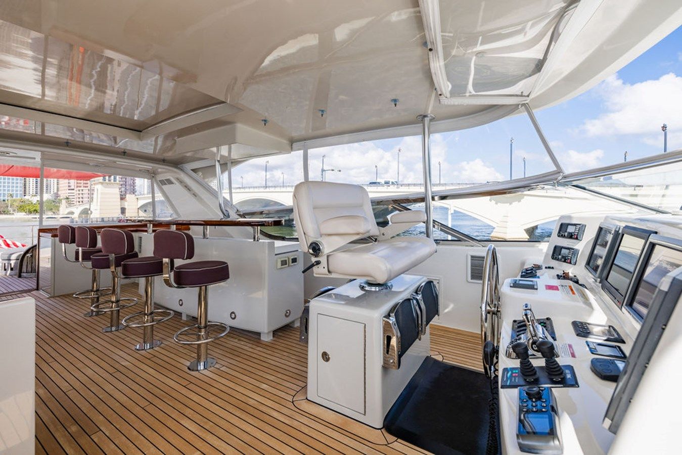 Buy a yacht H2ome - Hatteras