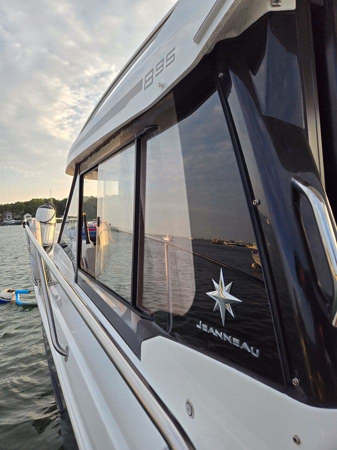 Buy a yacht REMEDY - Jeanneau