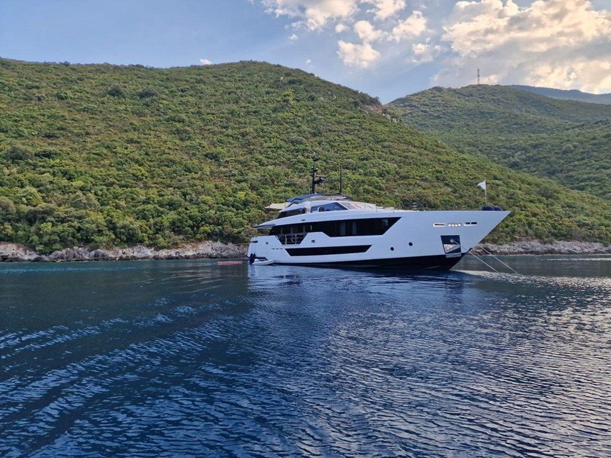 Продажа яхты MY MISTAKE - FERRETTI CUSTOM LINE