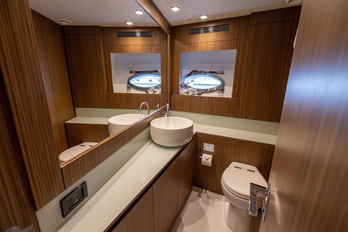 Лучшая цена на NAAV - PERSHING