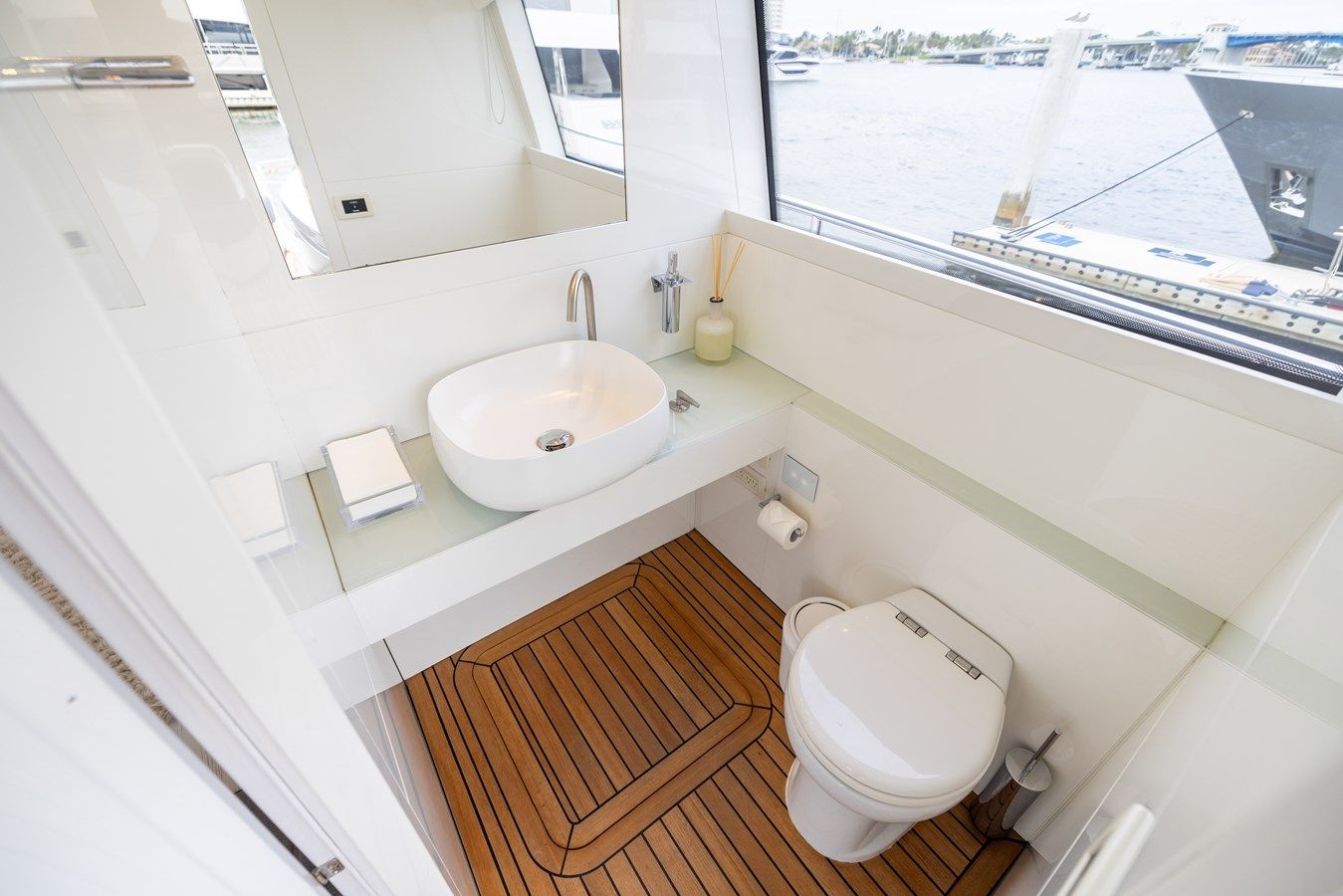 Стоимость яхты NAAV - PERSHING