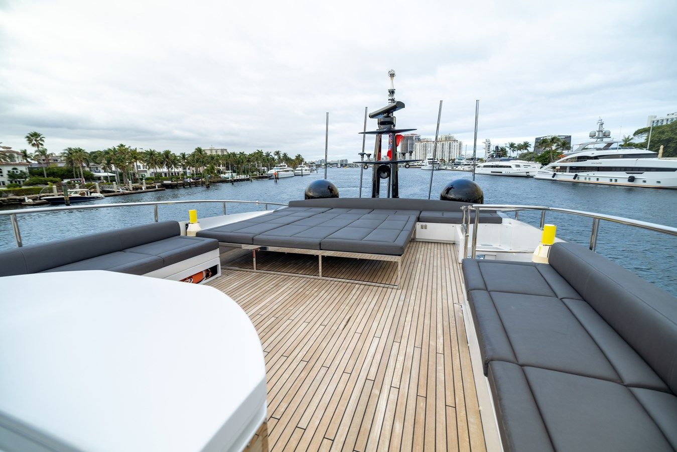 Продажа яхты NAAV - PERSHING