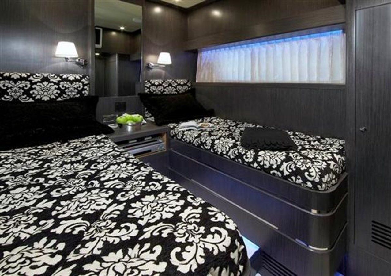 Продажа яхты JOHNSON 83’ SKYLOUNGE WFISHING COCKPIT - Johnson