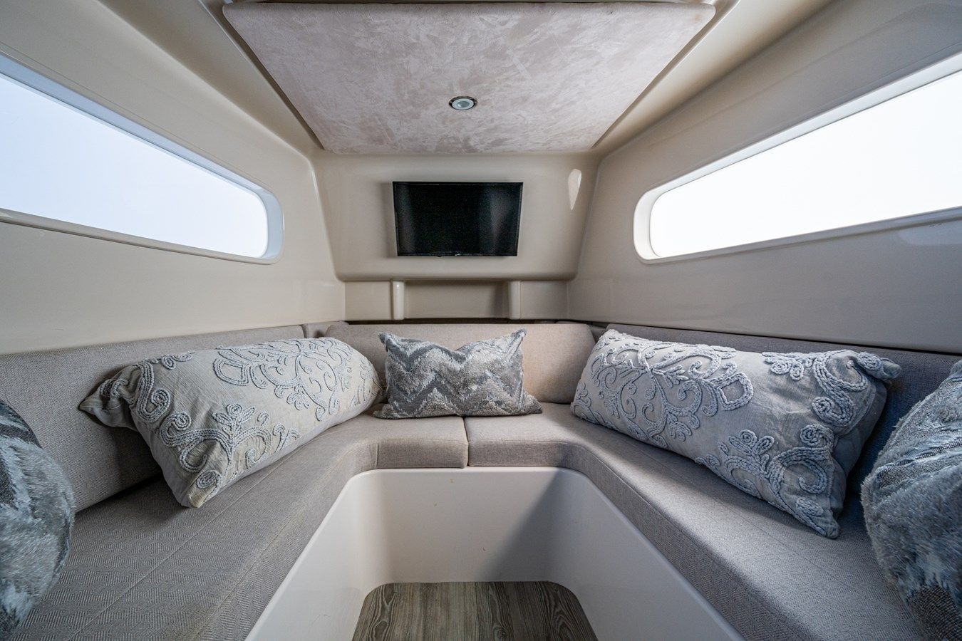 Buy a yacht SEAS THE DAY 43