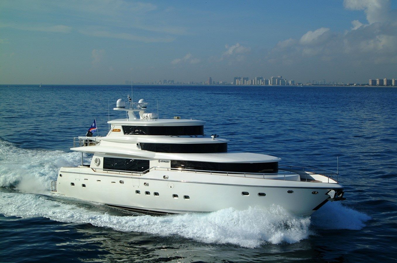 best yacht sales deals JOHNSON 93 SKYLOUNGE - Johnson