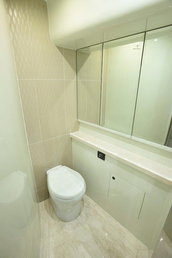 JOHNSON 93 OPEN BRIDGE Open Flybridge with Hydraulic Platform price