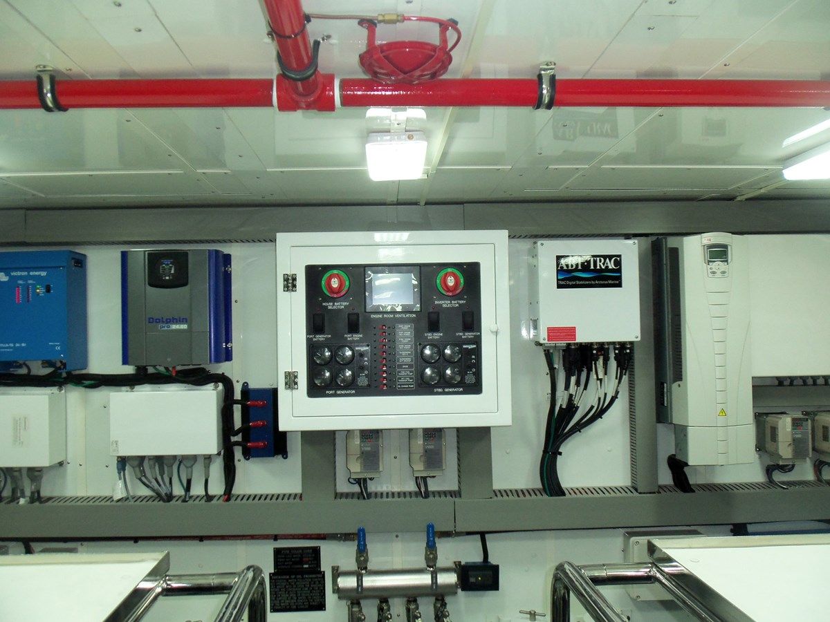 Buy a yacht JOHNSON 93 OPEN BRIDGE - Johnson