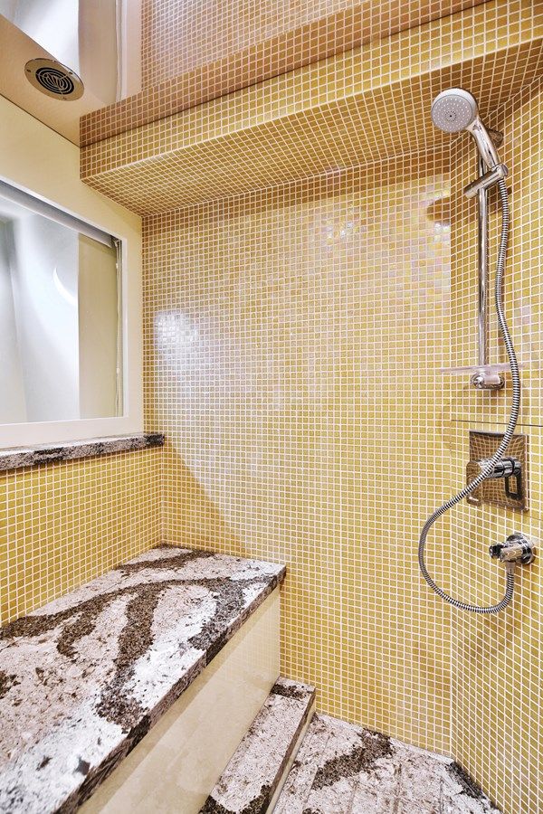 Стоимость яхты JOHNSON 80' FLYBRIDGE WHYDRAULIC PLATFORM