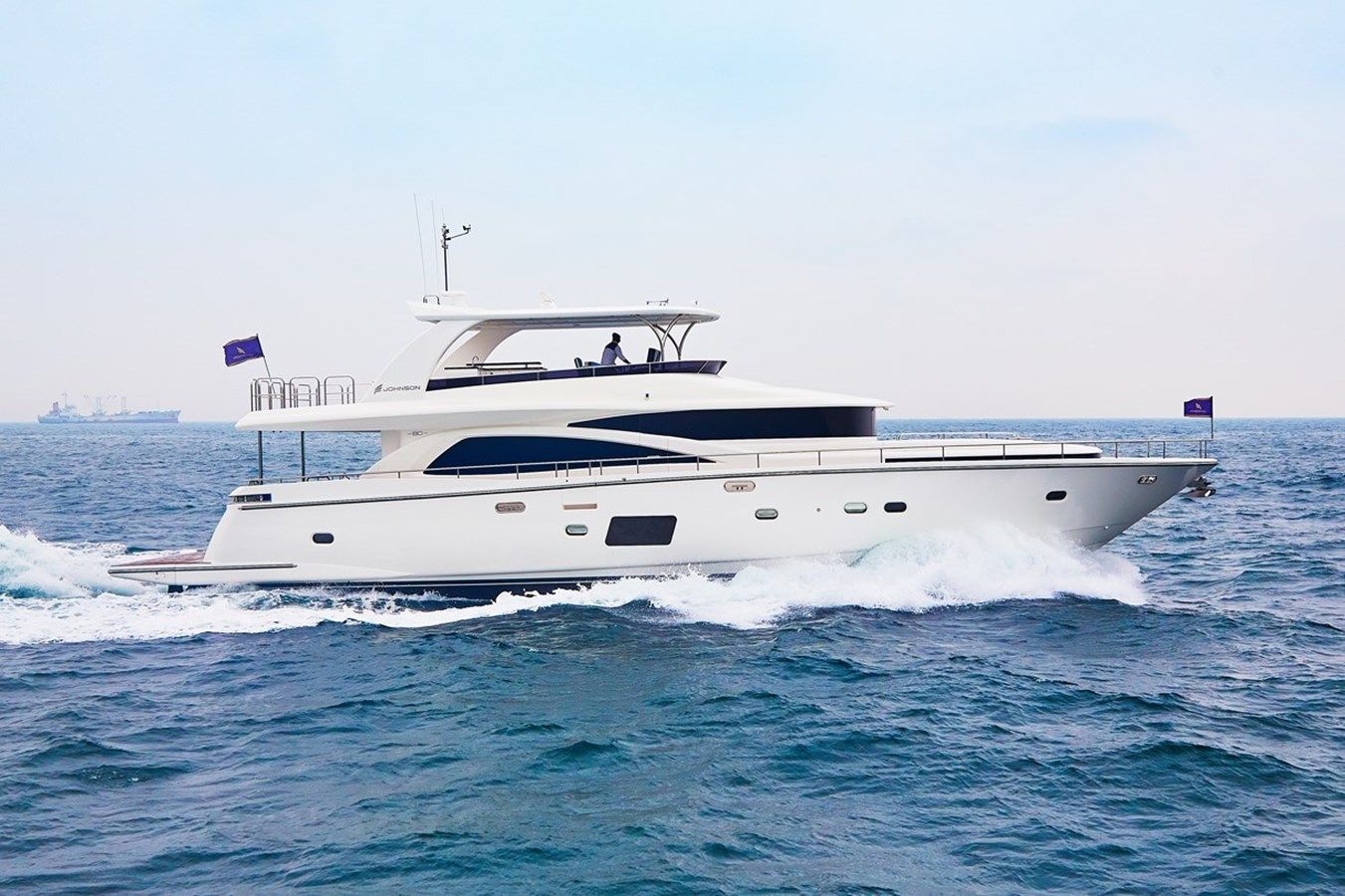 JOHNSON 80' FLYBRIDGE WHYDRAULIC PLATFORM 80