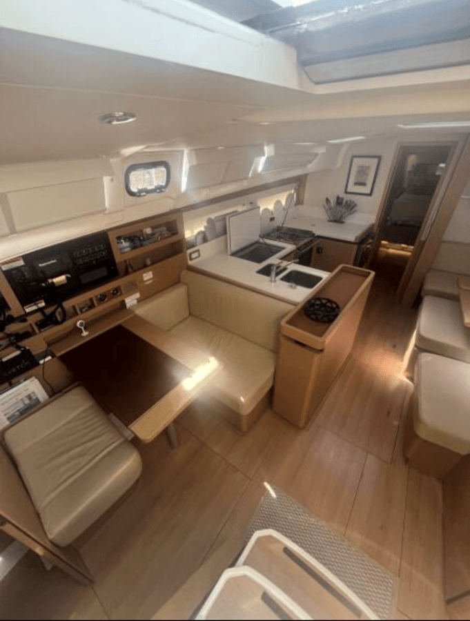 Buy a AQUA - Jeanneau at Shestakov Yacht Sales