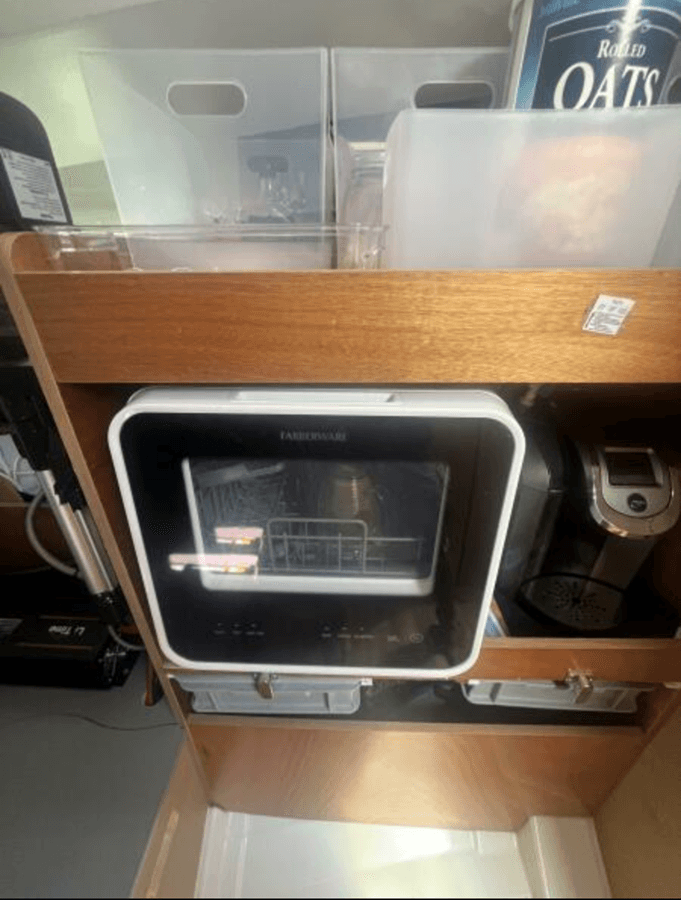 best yacht sales deals AQUA - Jeanneau