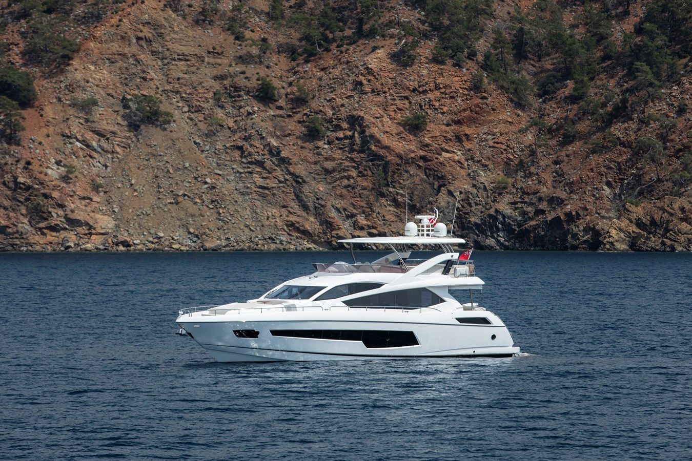 Купить яхту SUNSEEKER 75 YACHT в Shestakov Yacht Sales