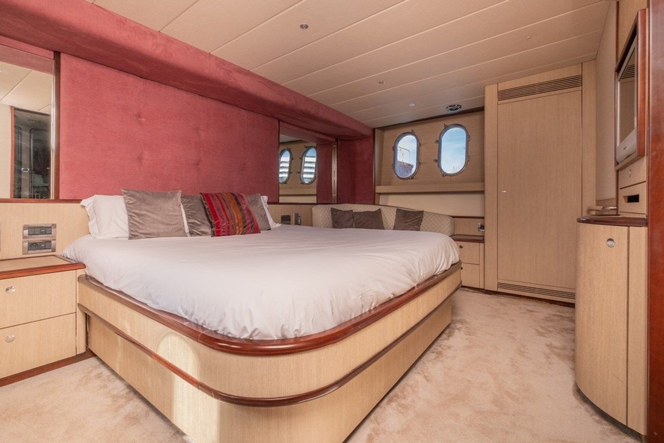 the best price on GUY COUACH 70 70