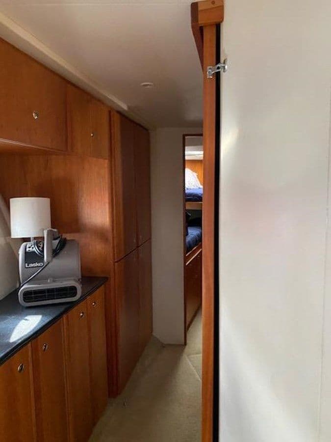 Стоимость яхты Toes in the Sand - Silverton