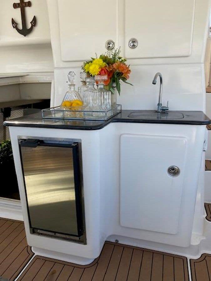 Купить яхту Toes in the Sand - Silverton в Shestakov Yacht Sales