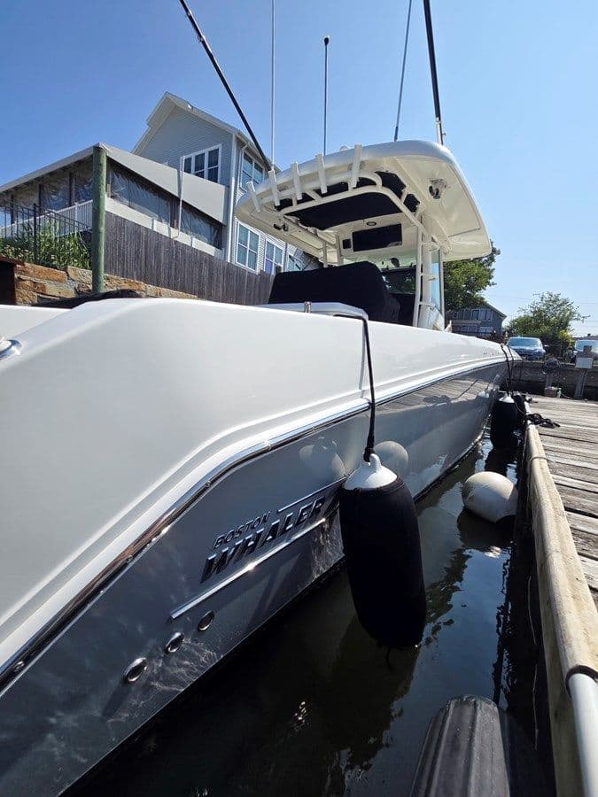 Buy a yacht Boston Whaler Outrage 2017