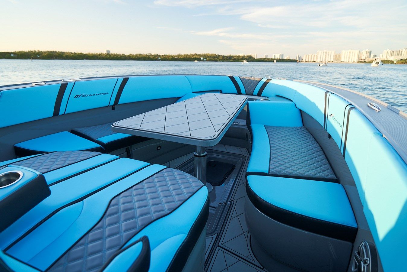 Лучшая цена на Do Better - Midnight Express Powerboats