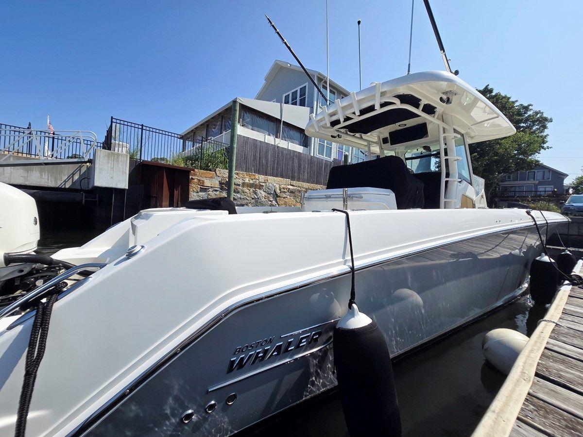 Boston Whaler Outrage price