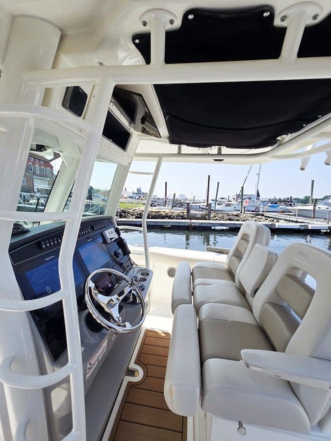 Boston Whaler Outrage - Boston Whaler yacht sale