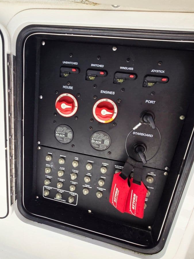 Buy a Boston Whaler Outrage 33 at Shestakov Yacht Sales