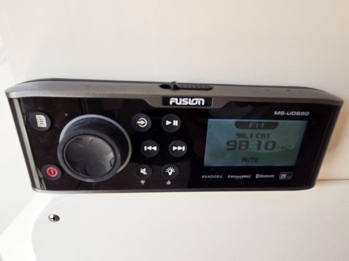 Buy a Boston Whaler Outrage 2017 at Shestakov Yacht Sales